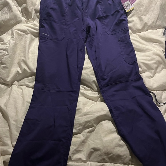 NWT healing hands scrub set medium true grape - Picture 4 of 6